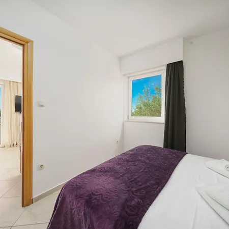 Apartment House Rina - 1 *