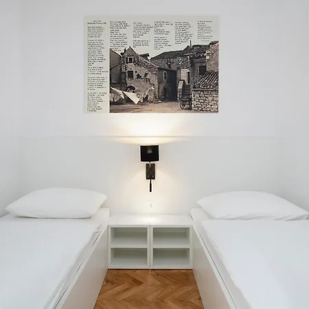 House Rina - 1 *