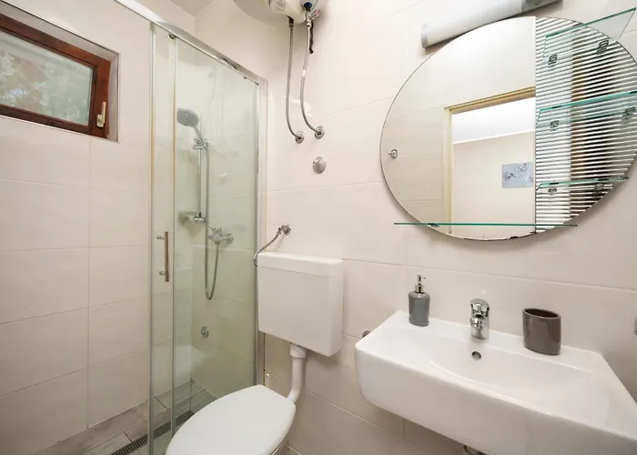 Appartement House Rina - 1 *